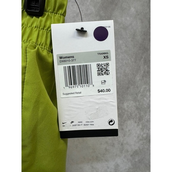 Nike Women's Shorts XS Pear Green – Dri-FIT 3" Mid-Rise - Picture 3 of 3